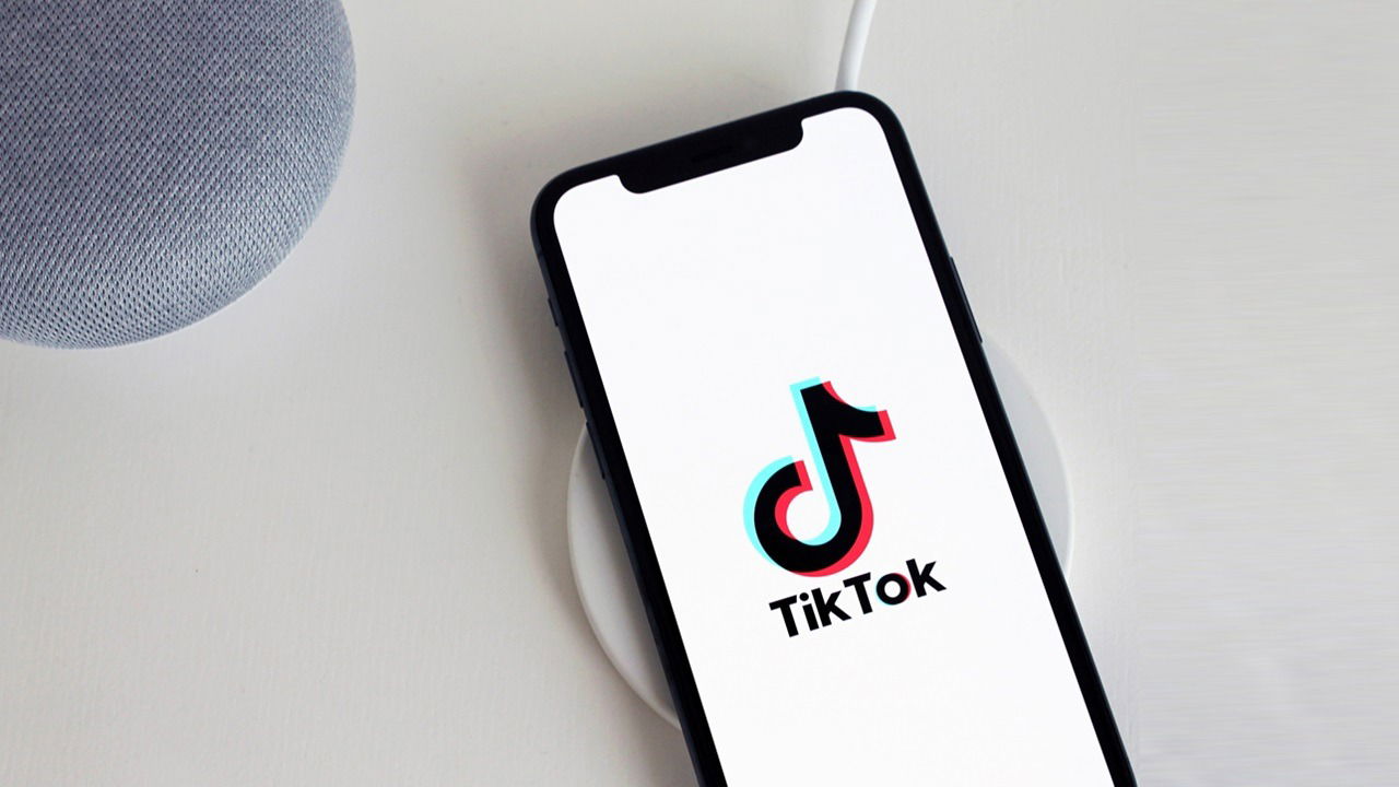 How To Unfollow On Tiktok Featured