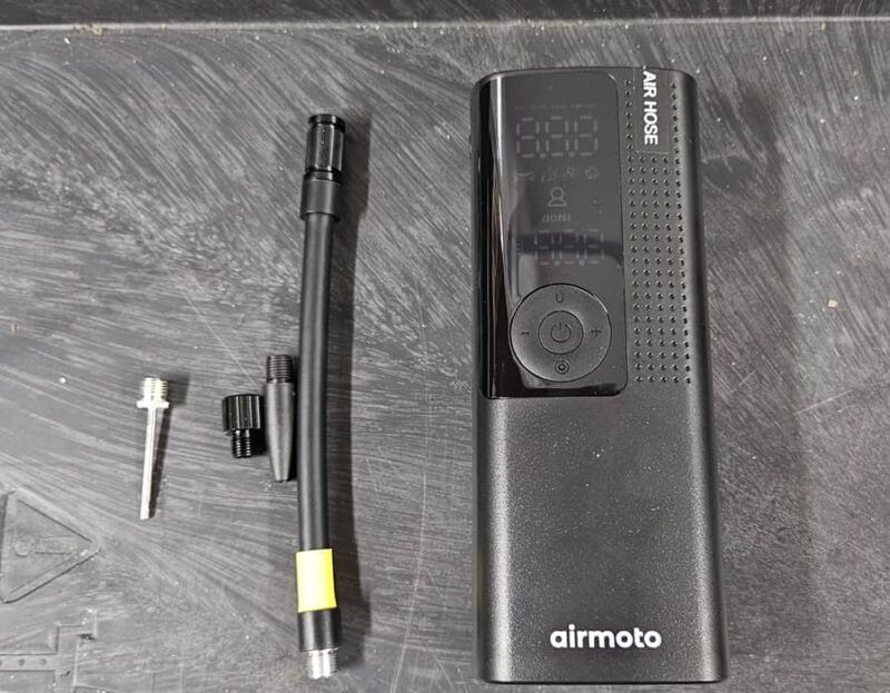 Airmoto Smart Air Pump with accessories.